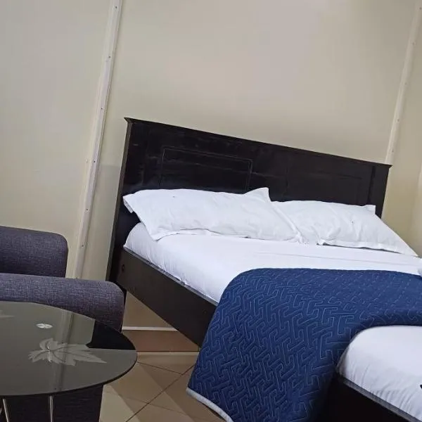 B&S Studio apartment, Voi Town, hotell i Voi