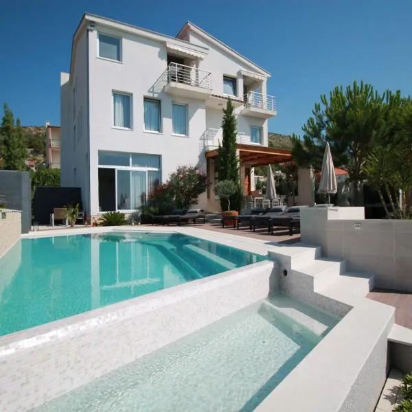 Apartments Marer, hotel in Trogir