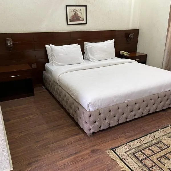 Hotel Crescent, hotelli kohteessa Peshawar