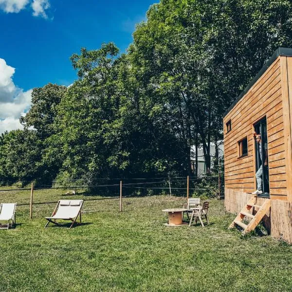 Tiny House Centre équestre - 35 mins de Paris, מלון בPersan