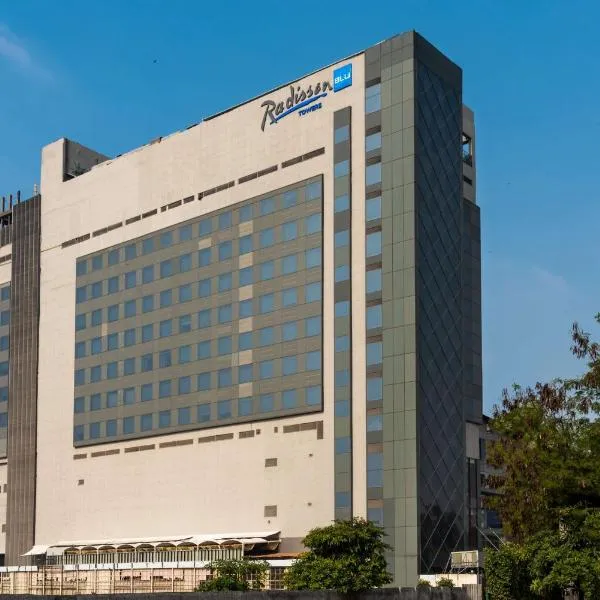 Radisson Blu Towers Kaushambi Delhi NCR, hotel u gradu Gazijabad