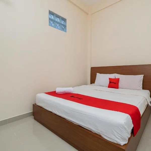 RedDoorz Syariah near Batu Night Spectacular, hotel u gradu 'Batu'