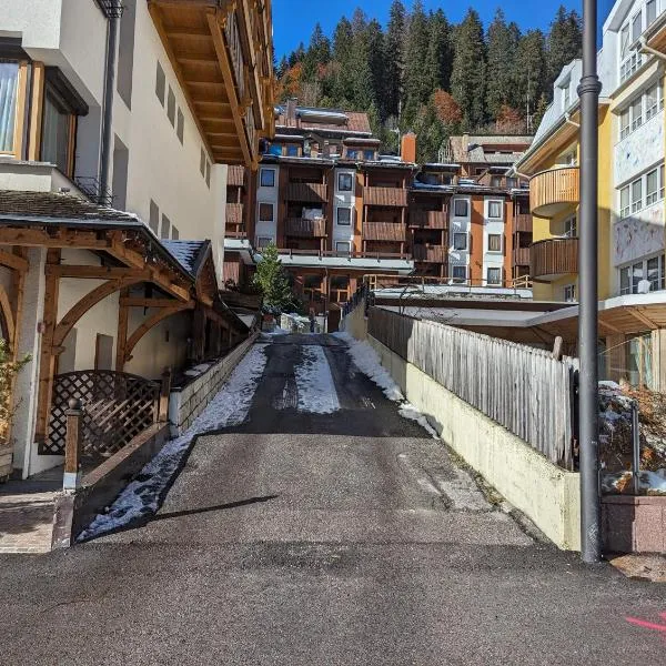 Casa Campiglio Centro Piano Alto con Vista, hotell i Madonna di Campiglio