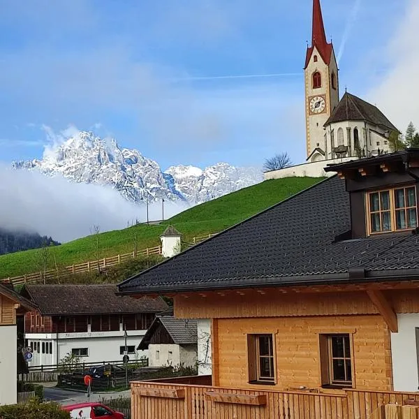 Innerraderhof Apartment 4, hotel di San Candido