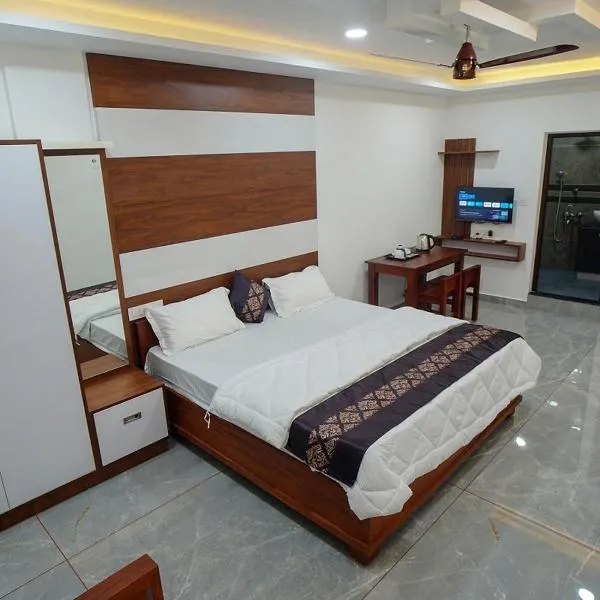 UNIVERSAL RESIDENCY, khách sạn ở Edappally