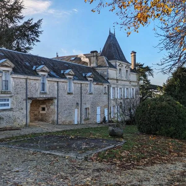 Château de Saugé, хотел в Сен-Мексан-л'Екол