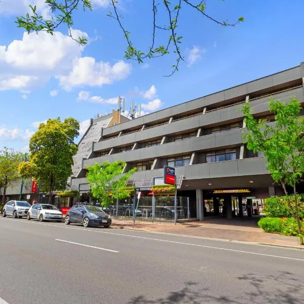 Comfort Hotel Adelaide Meridien: Elizabeth şehrinde bir otel