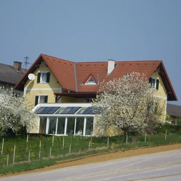 Gästehaus Haagen, hotel i Bad Waltersdorf