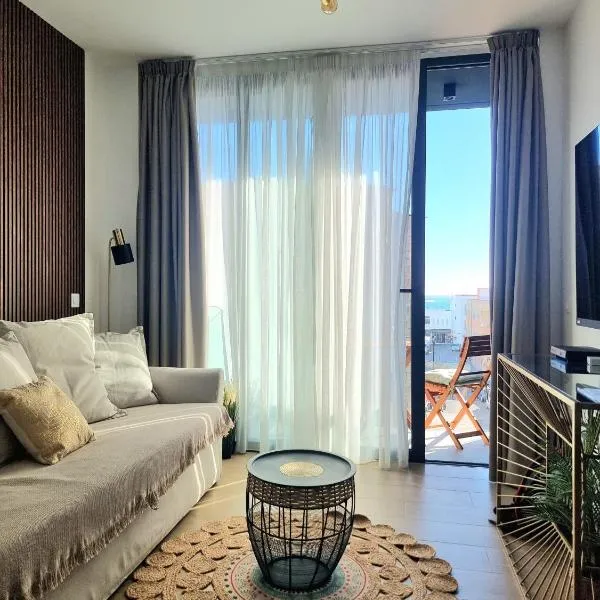 Luxury Penthouse Valentin with jacuzzi, ξενοδοχείο σε Corralejo