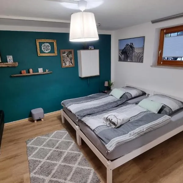 Ruhige, modern eingerichtete 2 Zimmer Wohnung im Untergeschoss eines Zweifamilienhauses, hotel Herrenbergben