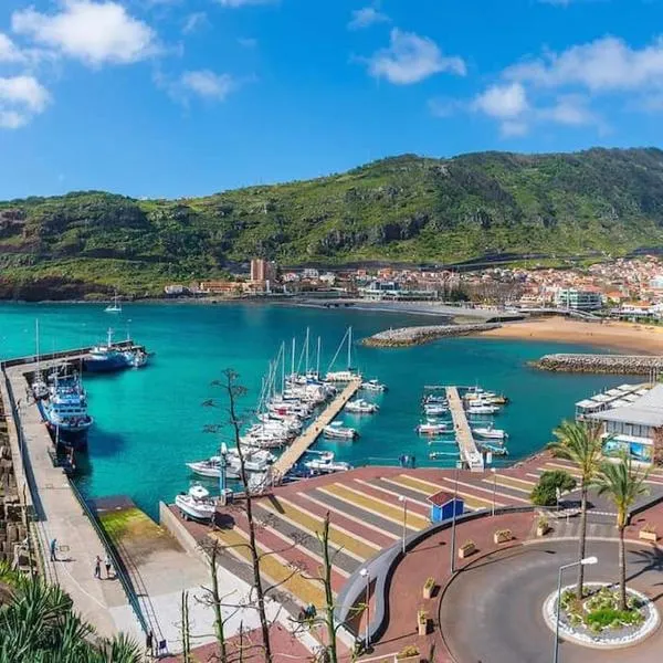 Machico center w/ terrace 5 min beach, hotel di Machico