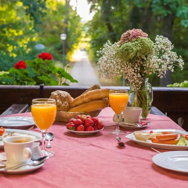 Penzion Obora, hotel v mestu Loučeň