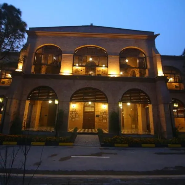 Peshawar Barracks Estb 1867, hotelli kohteessa Peshawar