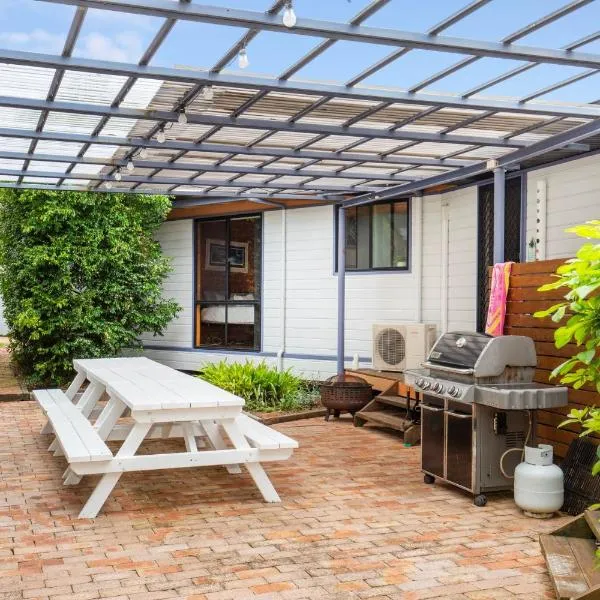 Hidden Orchard - Pet Friendly - 4 Mins Walk to Beach, hotel in Nowra