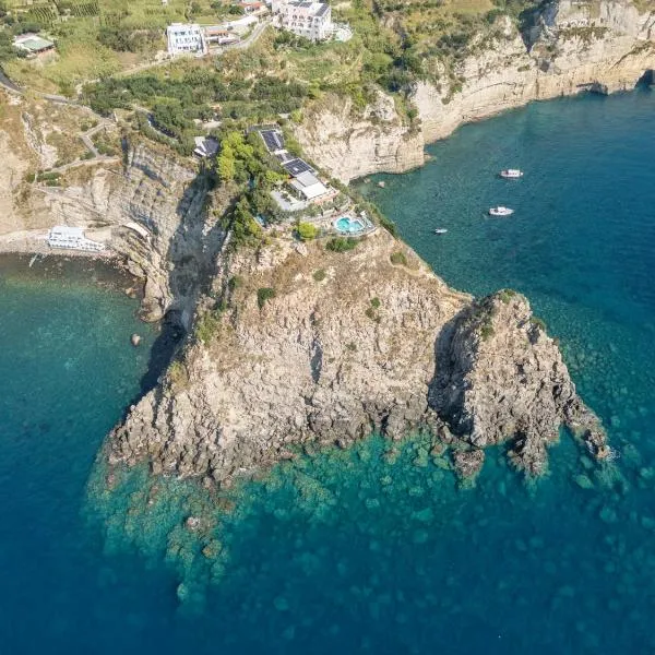 Punta Chiarito Resort, hotelli kohteessa Ischia