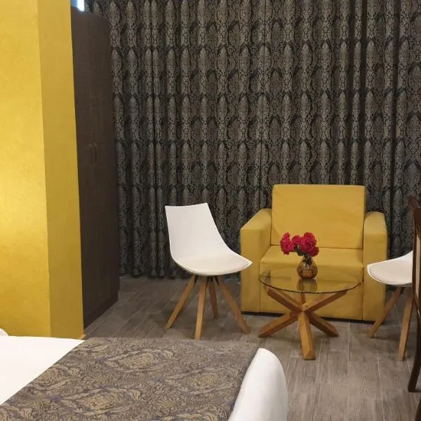 Comfort Hotel: Fier şehrinde bir otel