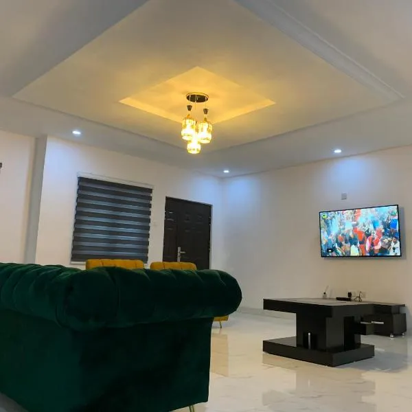 Charming & Cozy 1-BDR Apt - Mini Flat - 247 Power, Kitchen, Wi-Fi, DSTV, Netflix, 5 mins from the Airports, hotell i Ikeja