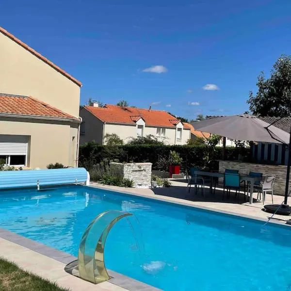 Charmant T1 privé avec vue et accès piscine, hotel din Sainte-Luce-sur-Loire