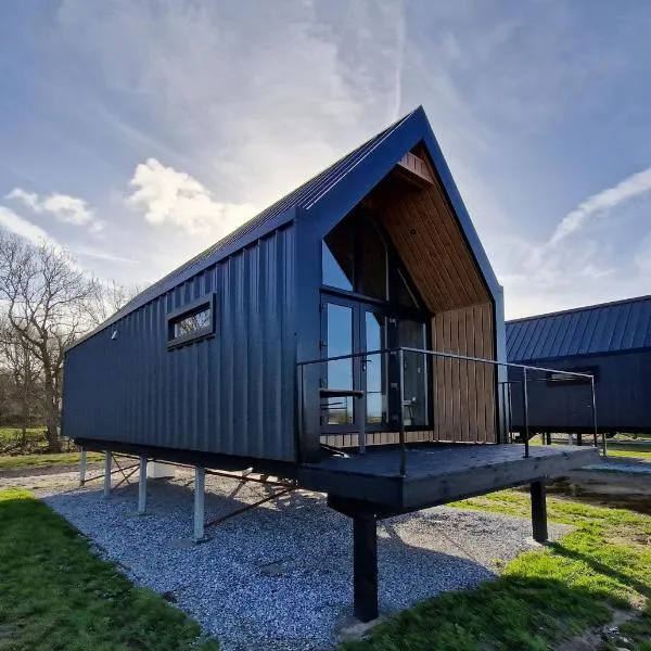 Wad & Loft unieke paalwoning vlakbij de Waddenzee，哈林亨的飯店