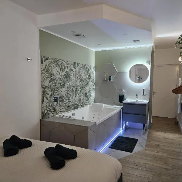 Suite romantique tropicale, khách sạn ở Serpaize