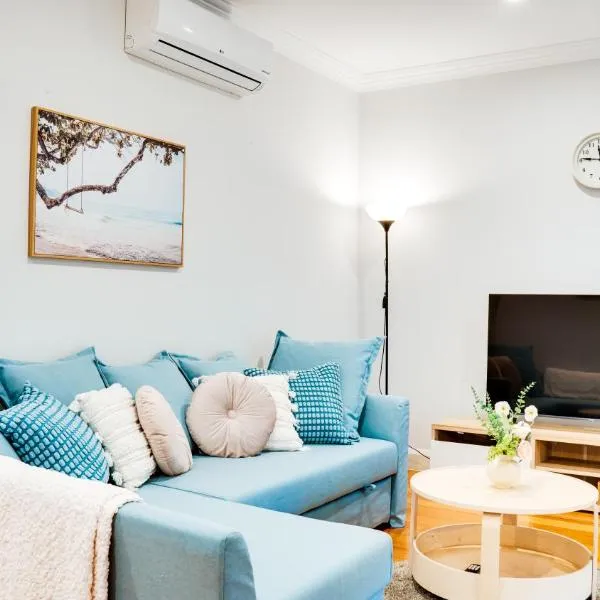 Cozy Three Bedroom Townhouse in Box Hill Central, Hotel in Glen Waverley