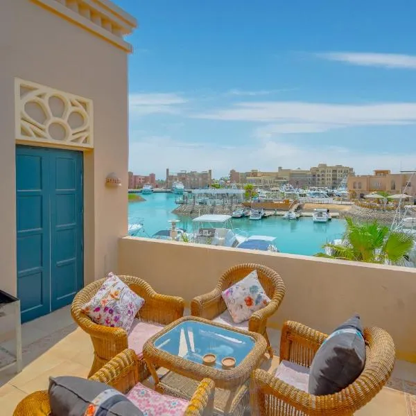 SeaView Penthouse with Roof in Marina El Gouna Egypt (Center), отель в Эль-Гуне