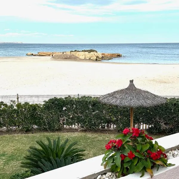 RIGHT AT THE BEACH! 'El velero' Cabo Roig, hotel v destinaci Orihuela