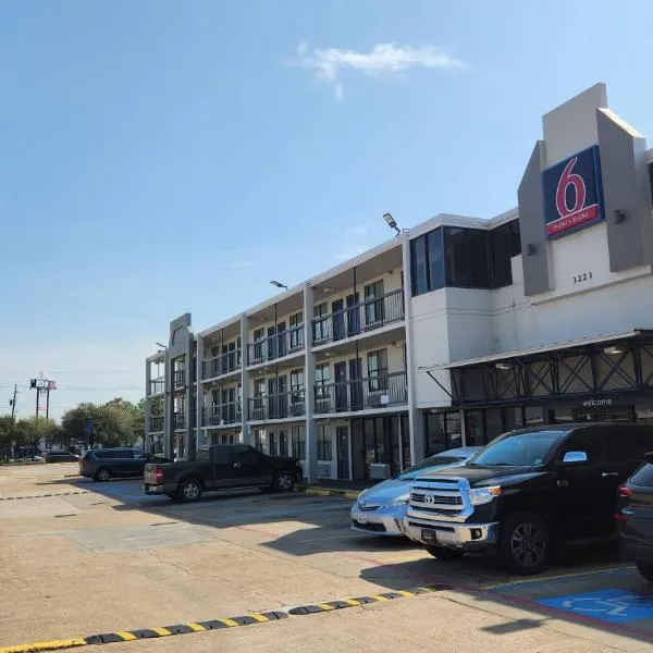 Motel 6 Houston, TX - Medical Center - NRG Stadium, hotel u gradu Hjuston