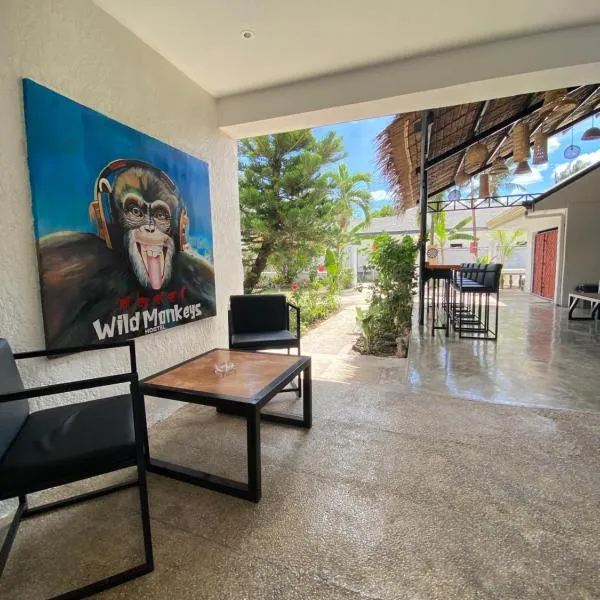 Wild Monkeys Hostel, hotel in Moalboal