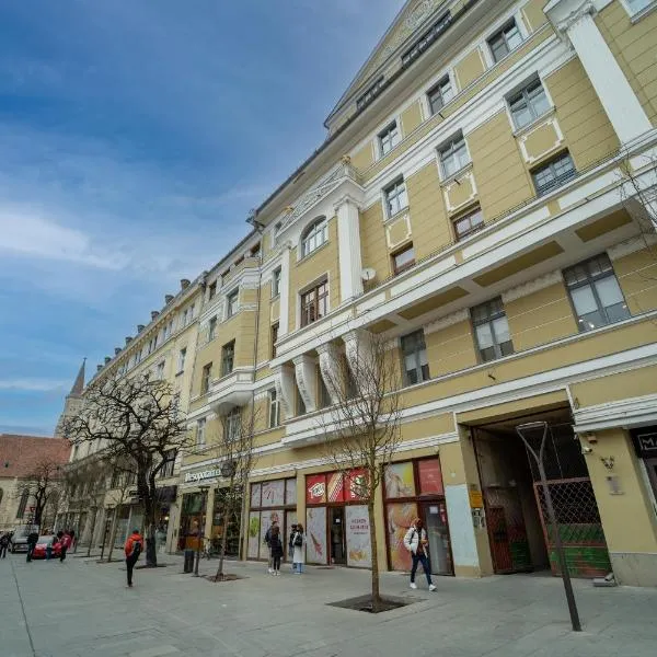 Historic Palace in main square-Unirii Plazza, hotel in Cluj-Napoca