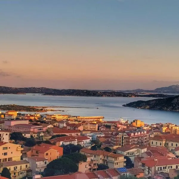 Appartamento vista mare a La Maddalena, hotel a La Maddalena