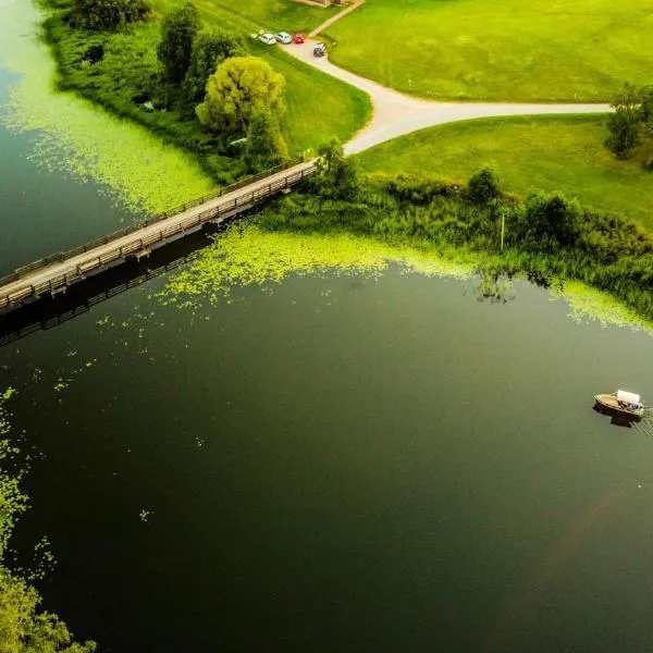 Poilsio gyvenvietė "Obuolių sala", hótel í Molėtai