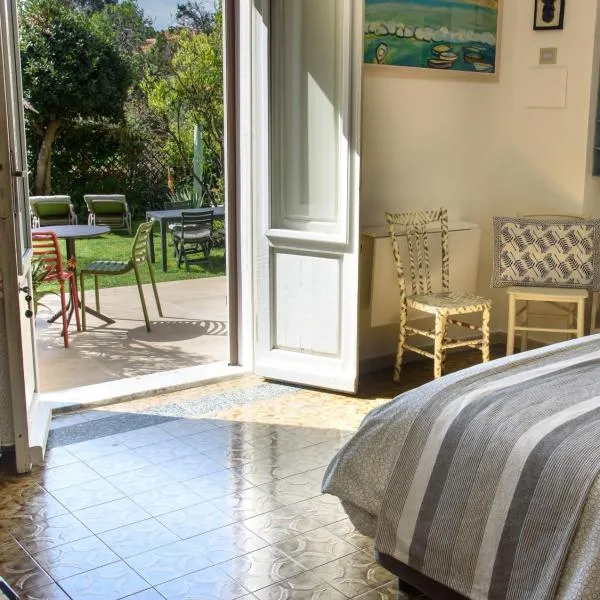 Il Giardino Di Tatiana Rooms & Breakfast, hotel u gradu 'La Maddalena'