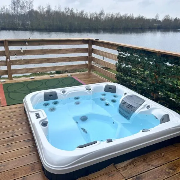 Serenity Lodge, Tallington Lakes Leisure Park, Stamford, ξενοδοχείο σε Peterborough