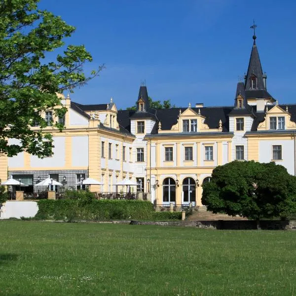 Schloss und Gut Liebenberg, khách sạn ở Löwenberger Land (Liebenberg)