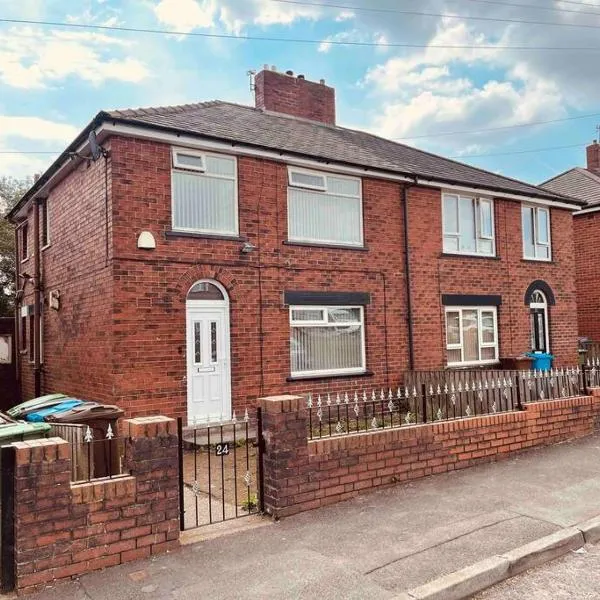 Entire 3 Bed Home in Oldham, hotell sihtkohas Oldham