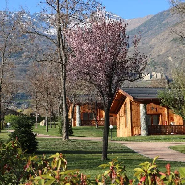 Lazy Bee Camping Village, hotel v mestu Aosta