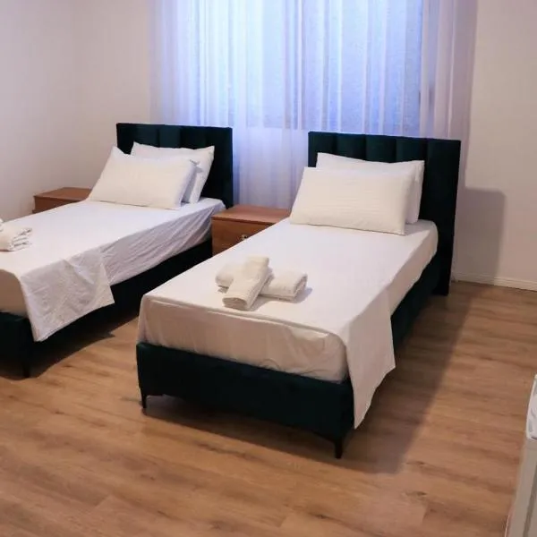 Albora Guest House 2: Fier şehrinde bir otel