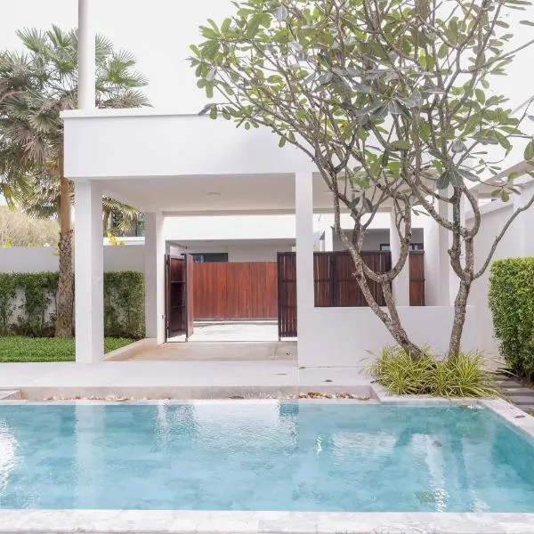 Bangtao Modern Luxury 3-Bd Villa near Laguna Park, hotell i Phuket stad