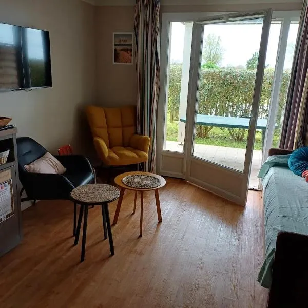 Le 501 F2 de plain-pied avec terrasse, hotel din Courseulles-sur-Mer