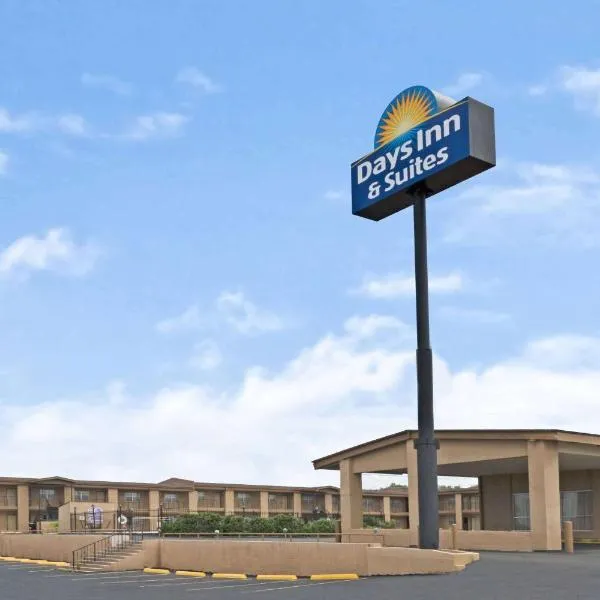 Days Inn & Suites by Wyndham Santa Rosa, NM: Santa Rosa şehrinde bir otel