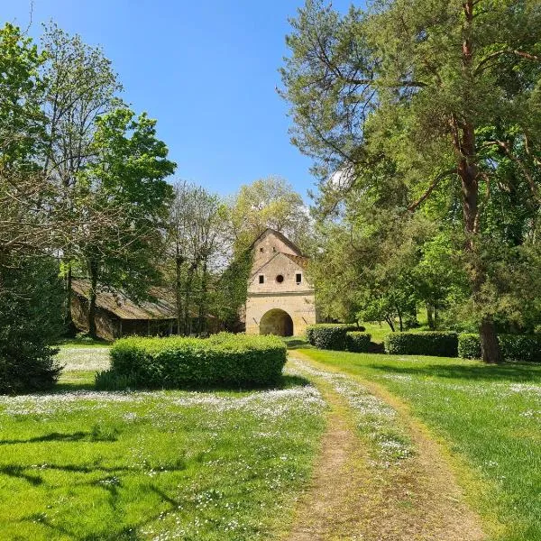 Domaine des Forges de la Vache, hotel v mestu La Charité