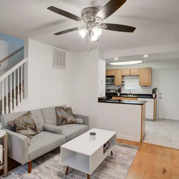 Cozy Lux 3bd House Heart of Fishtown Sleeps 8, khách sạn ở Philadelphia