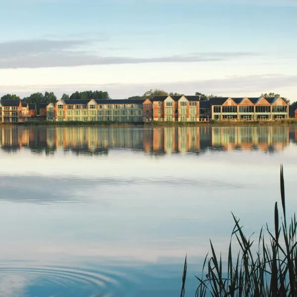 デ ヴィア コッツウォルド ウォーター パーク（De Vere Cotswold Water Park）、South Cerneyのホテル