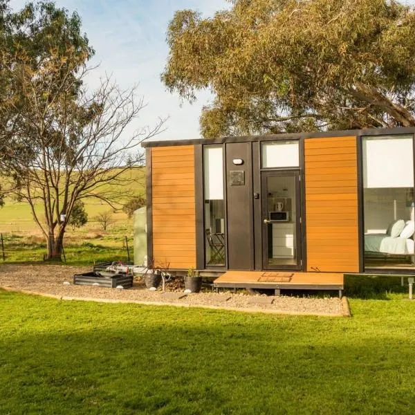 Back Station Creek Retreat by Tiny Away, hotel en Gundagai