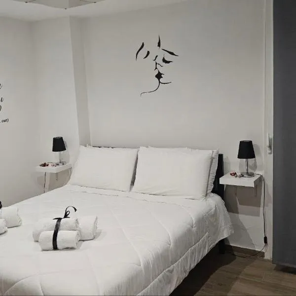 Black & White Luxury Rooms, hotel di Bari