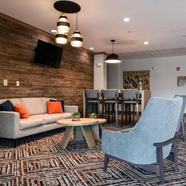 Candlewood Suites Champaign-Urbana University Area by IHG, hotel sa Champaign