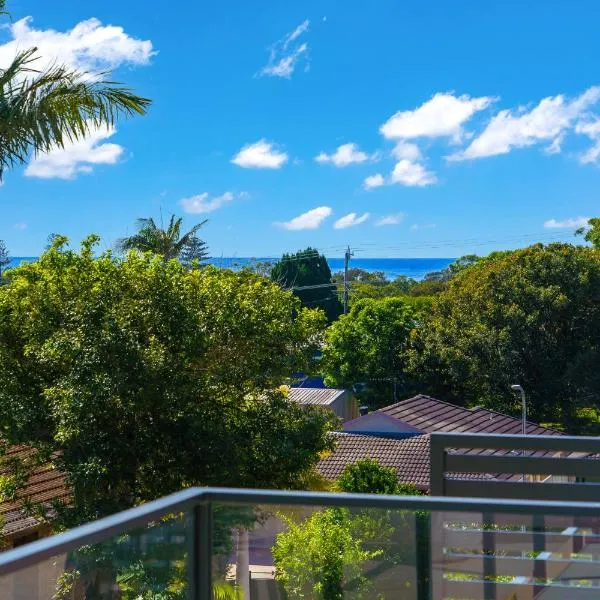 Spacious 4BR w/ Water Views, hotel in Port Macquarie