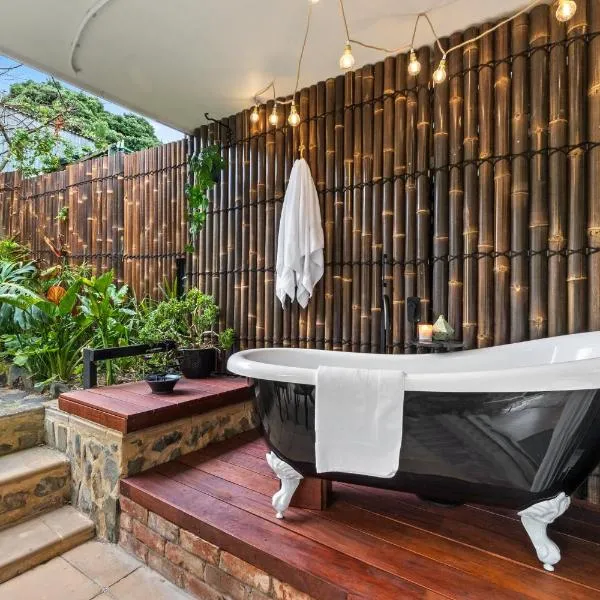 Mrs Percivals heritage luxury and romance with outdoor deep soak tub, hotel en Victor Harbor