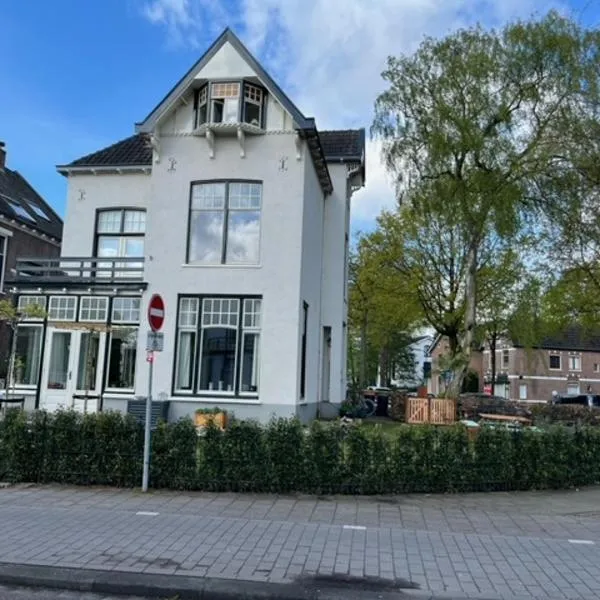 Luxe kamer in stadsvilla, gratis parkeren!, hotel sa Apeldoorn